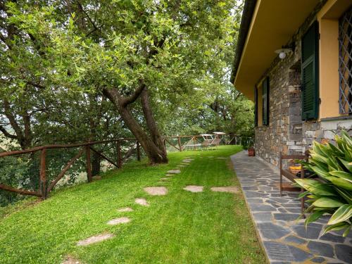 a walkway next to a house with a tree at Agri Borgata Vallone - Apartments - by HOST4U in Lecchiore