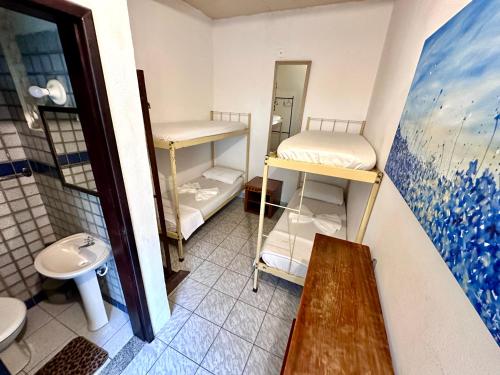 a bathroom with two bunk beds and a sink at Hostel e Pousada Barra da Tijuca in Rio de Janeiro