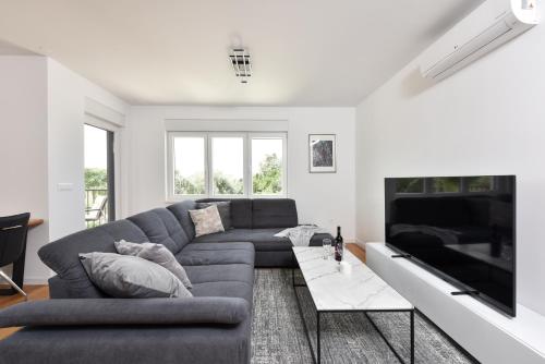 Apartment Garden Retreat - Free Parking & Cozy Yard