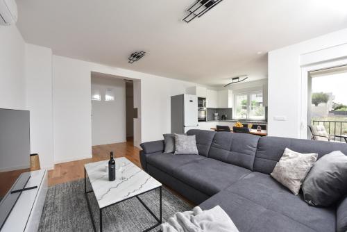 Apartment Garden Retreat - Free Parking & Cozy Yard