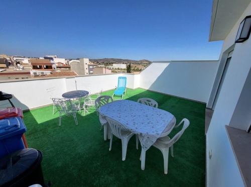 Balkón nebo terasa v ubytování Luminoso ático dúplex con terraza de césped