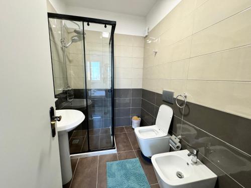 Galería fotográfica de R Apartments en Shëngjin