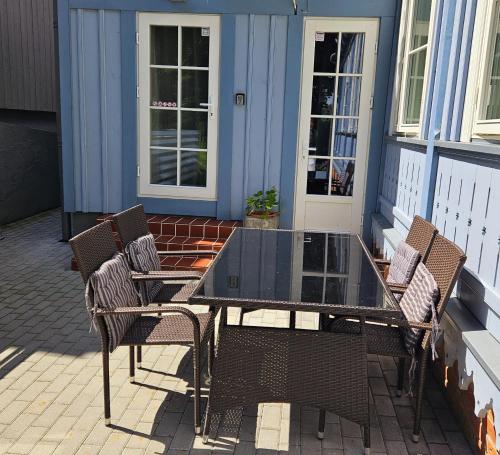 a table and chairs on a patio with a house at Villa Loebel 1881 Annex Building in Juodkrantė