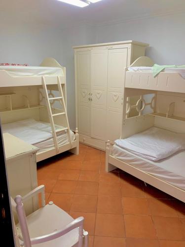 Postel nebo postele na pokoji v ubytování بورتو مارينا