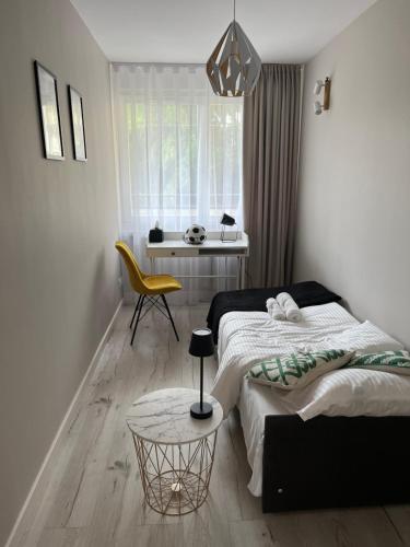 Un pat sau paturi într-o cameră la Apartament Eva