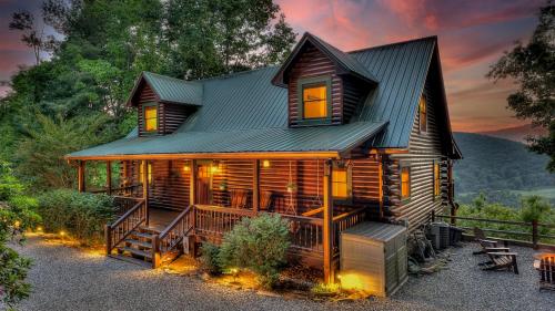 a large wooden house with a gambrel roof at An Owl's Perch in Morganton
