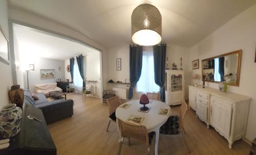 Imagen de la galería de Chic F2 Rue Brevannes, en Boissy-Saint-Léger