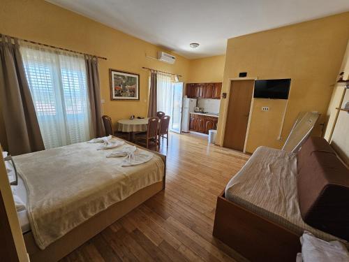 TV a/nebo společenská místnost v ubytování Apartments Mirjana