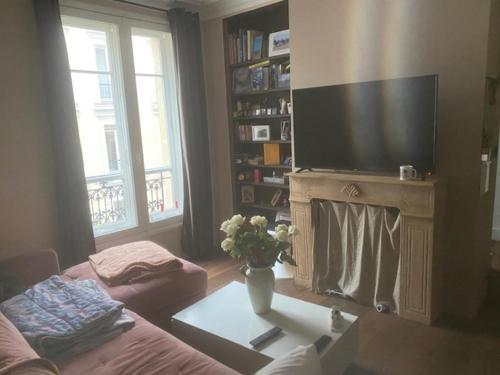 La Voisine d'Emilie In Paris