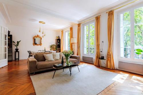 Charming French Style Apartment with Eiffel Tower View Prime Location Near Top Attractions