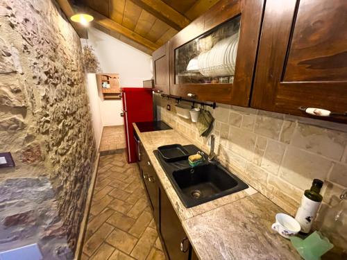 Köök või kööginurk majutusasutuses Piccolo Angolo di Paradiso, Sigillo, Montecucco