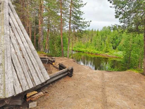 Lapland Riverside Cabin 4 HILLA , Ylläs, Tiny Home with Sauna, Fireplace, Terrace, BBQ, Wifi, Ski, Fishing, Pets OK