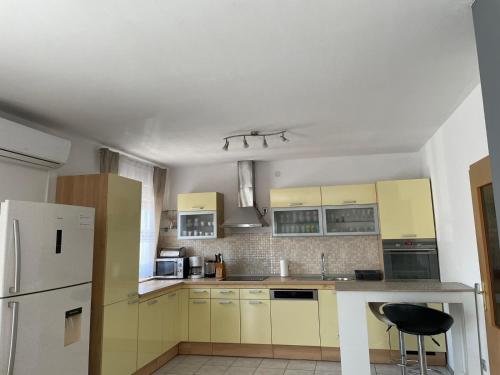 Η κουζίνα ή μικρή κουζίνα στο Apartman Mia