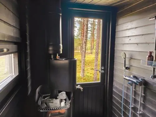 Landscape Cabin 12, KARPALO, Ylläs, Tiny Home with Sauna, Fireplace, BBQ, Wifi, Ski, Fishing, Pets OK