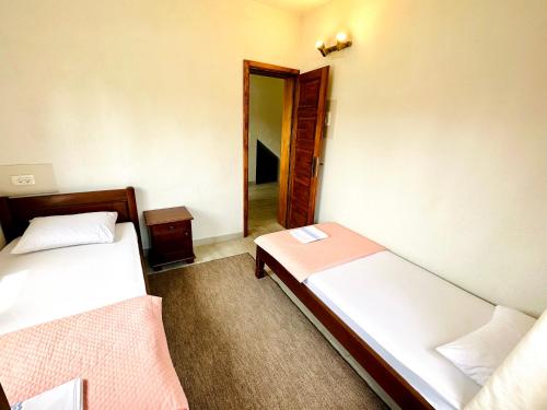 Ein Bett oder Betten in einem Zimmer der Unterkunft Apartments Simovic