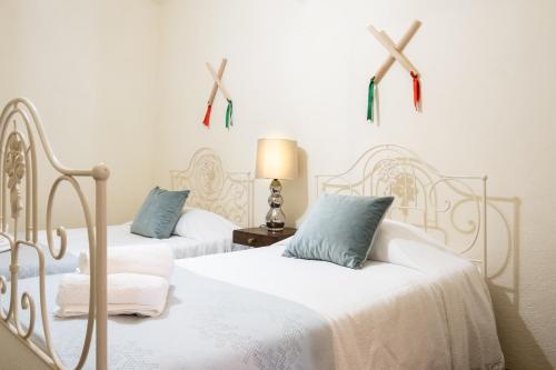 two beds in a bedroom with crosses on the wall at Casa da penha in Picote
