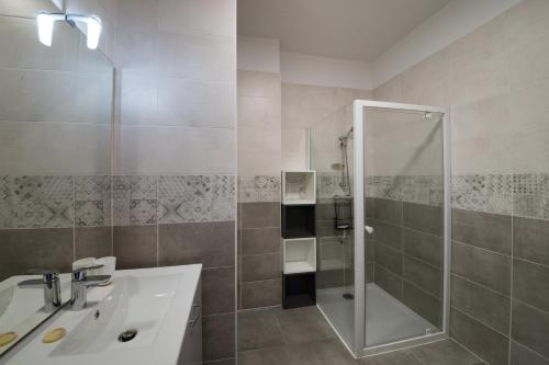 a bathroom with a shower and a sink at AR RANNDI - Splendide T3 de standing vue mer in Porspoder