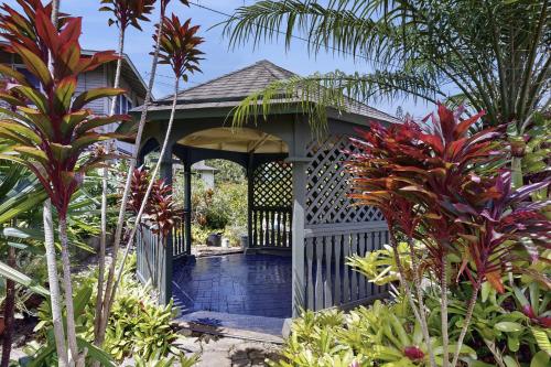 ホノルルにあるHonolulu Hideawayの庭園中の展望台