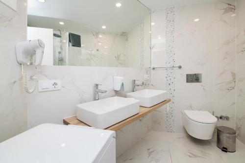Ponderosa 619, Las Americas, 2 bedroom apartment with large terrace and ocean view, next to Siam Park