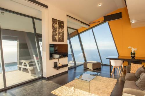 Villa Leonor Cliffside Retreat