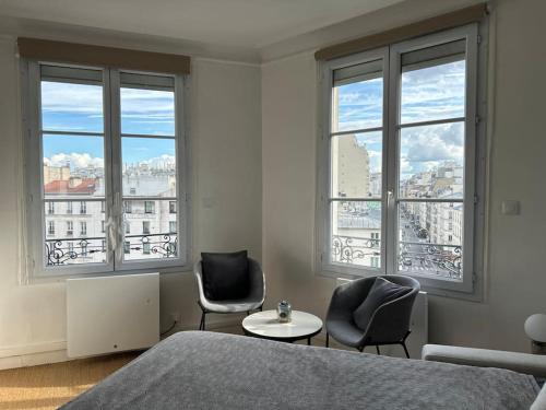 Elegant Eiffel tower view flat
