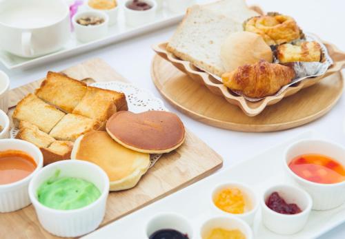 Еда / где поесть недалеко от курортного отеля