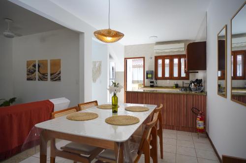 Köök või kööginurk majutusasutuses Nomad Mole - Praia Mole Beachfront Condo