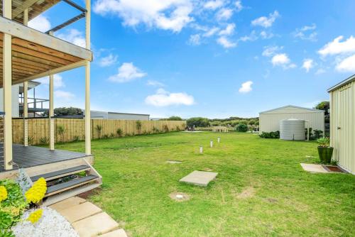 Κήπος έξω από το Sea Breeze 3BR WIFI Family and Pet friendly