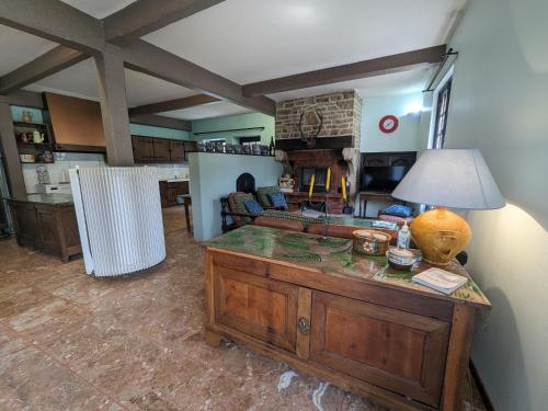 Φωτογραφία από το άλμπουμ του Villa spacieuse avec jardin privé, proche vignobles et lacs – 4 chambres, cheminée, équipement bébé - FR-1-611-27 σε Vaux-sous-Aubigny