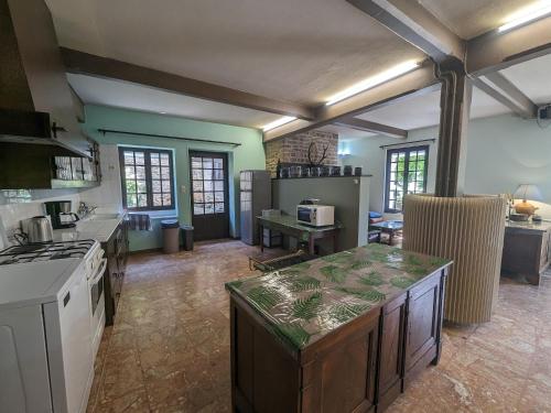 Φωτογραφία από το άλμπουμ του Villa spacieuse avec jardin privé, proche vignobles et lacs – 4 chambres, cheminée, équipement bébé - FR-1-611-27 σε Vaux-sous-Aubigny