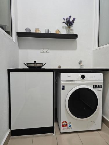 Dapur atau dapur kecil di New! Amber Cove Luxury, 4-5pax, Jonker St