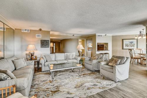 Χώρος καθιστικού στο Inlet Reef 109- by Holiday Isle Properties