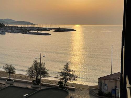 T2 Cabine 4 pers, pieds dans l'eau avec wifi, parking et clim - FR-1-803-1