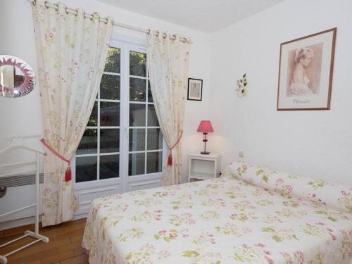 Photo de la galerie de l'établissement Charmante maison 3 pièces à Saint Clair, Le Lavandou - 5 couchages, jardin clos, proche plage - FR-1-803-33, au Lavandou