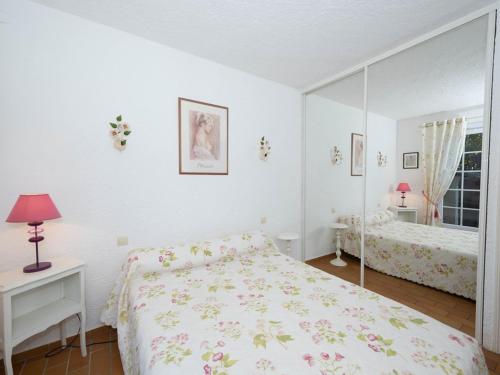 Photo de la galerie de l'établissement Charmante maison 3 pièces à Saint Clair, Le Lavandou - 5 couchages, jardin clos, proche plage - FR-1-803-33, au Lavandou