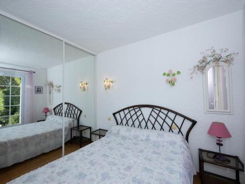 Photo de la galerie de l'établissement Charmante maison 3 pièces à Saint Clair, Le Lavandou - 5 couchages, jardin clos, proche plage - FR-1-803-33, au Lavandou