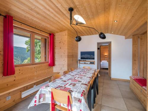 Chalet 4 chambres, proche pistes, parking, pour 8 personnes