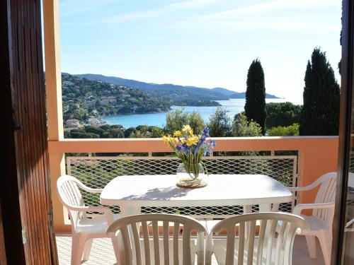 Beau T2 pour 4 pers avec parking, vue mer au Lavandou - FR-1-803-37