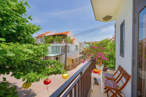 a balcony with a bench and a view of a building at Quynh Chau Homestay Hội An in Hoi An