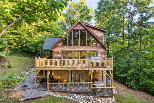 Deja View Serene Mountain Cabin for a Family Get-away with a Hot tub Sauna Fire pit that is Pet Friendly photo 14