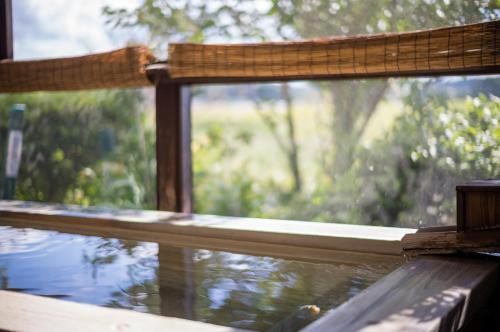 an open window with a view of the water at Isamikan in Nakagawa