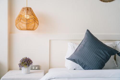 a bedroom with a bed and a pendant light at Catnip Seaside Hotel&Cafe in Ban Huai Luk (1)