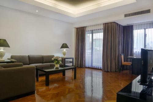 Ruang duduk di Oakwood Suites Kuningan Jakarta