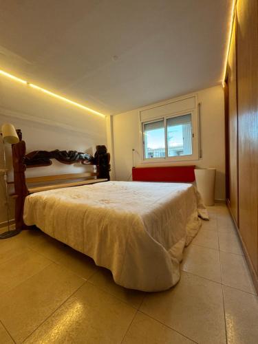 a bedroom with a large bed and a window at Hilda's King Suite Room in Roses