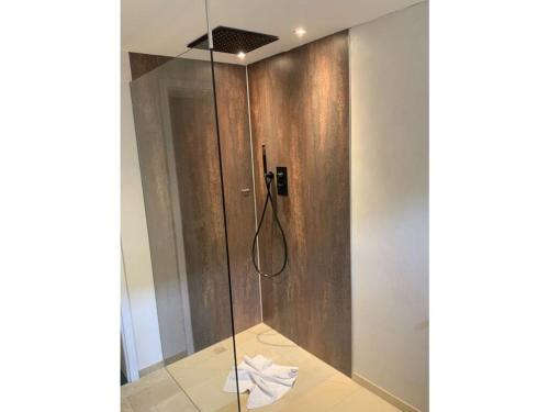 Ένα μπάνιο στο Baldauf Modern retreat