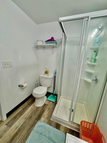 Un baño de Micro Studio Apartment 10 Minutes Walk To University of Washington