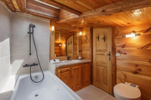 Le Beaulieu Chamonix Penthouse Loft | Fireplace & Views - Happy Rentals
