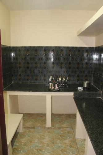 Η κουζίνα ή μικρή κουζίνα στο Sakthi Villa