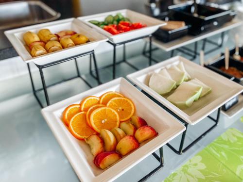 three trays filled with fruit and vegetables on a table at Penzion Patriot in Výprachtice
