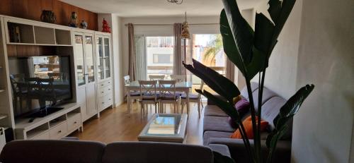 TV/Unterhaltungsangebot in der Unterkunft Apartamento en complejo residencial con piscina